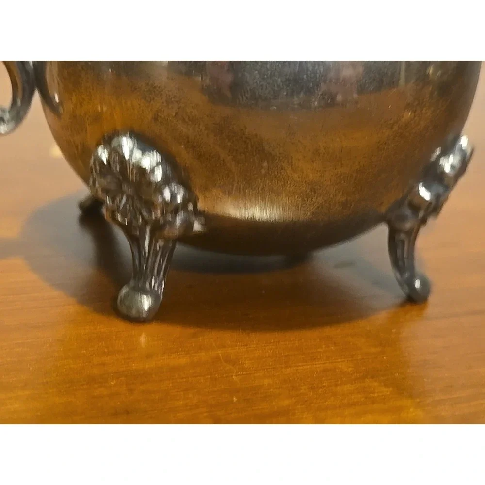 Vintage Leonard Cream and sugar with lid Silver‎ plated footed victorian